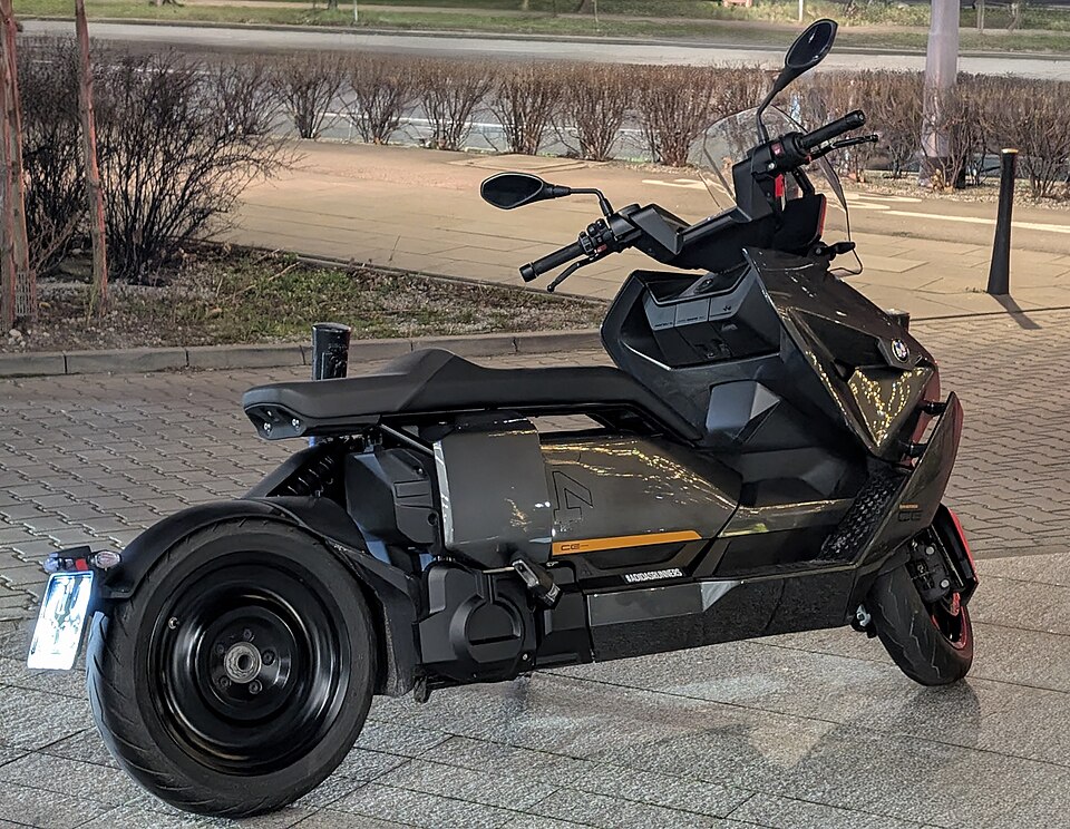 BMW CE 04
